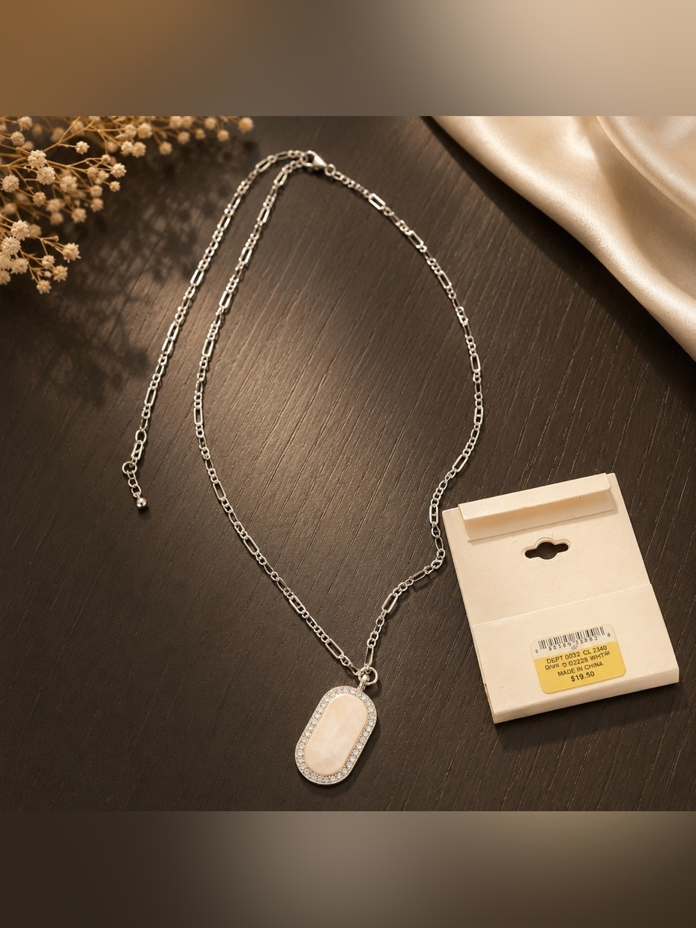 Chic Silver Oval Pendant Necklace